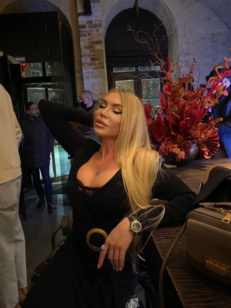 An evening in the city full of bright lights and pleasant meetings at 