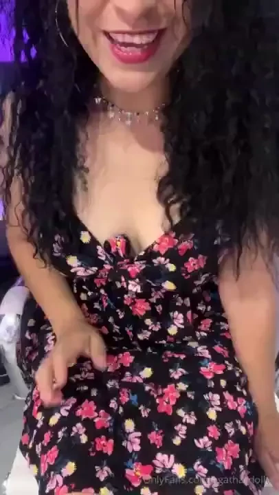 Esta es una agatha normal en lugares p blicos lo traviesa solo me lo 