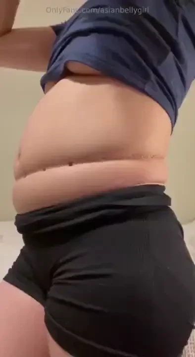 2 restaurants down and still chugging these pants are so tight and 