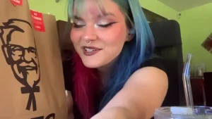 Little lunch time to catch up with y all i hope 2025 is treating you