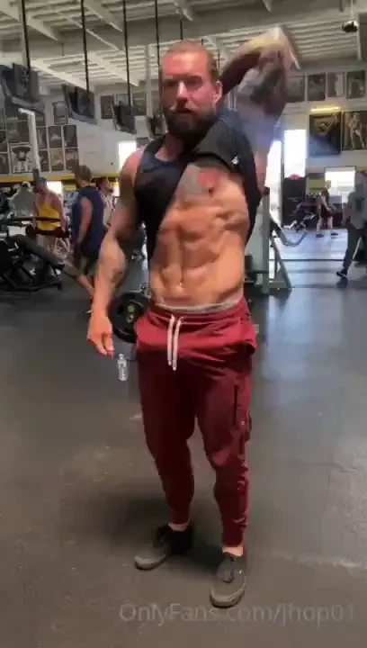 Daddy at the gym anyone want to train with me 