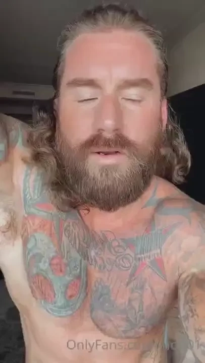 Daddy wants to play leave a tip and let s have some fun tonight 