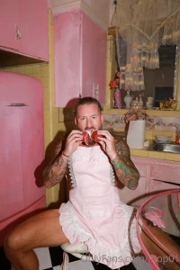 Dont know what to get daddy contribute to my birthday campaign and