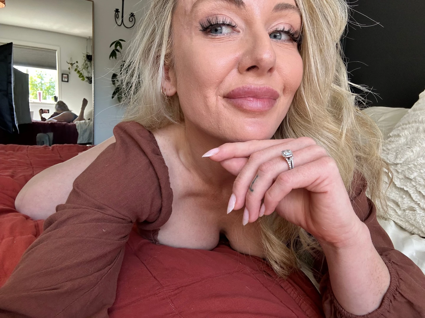 Whos ready for a naughty sext session with mommy dm me if your 