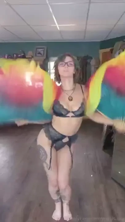 Been a long time since i picked up my fans and danced with them 