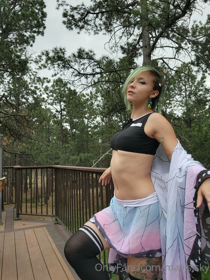 Who else loves demon slayer 