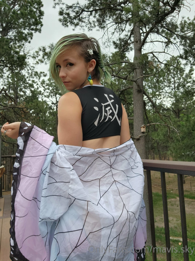 Who else loves demon slayer part 2 