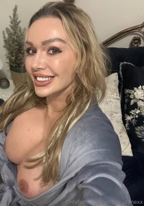 Good afternoon i will be online replying to dms xx
