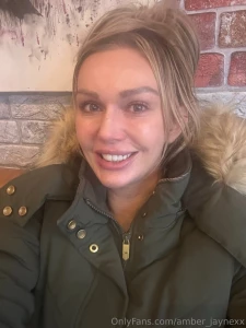 I ve just popped out for a light bite and a coffee going to chill out