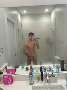 Zooming is allowed slide in my dms and ill get u wet