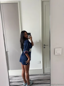 Giving you a little preview full set in the dms