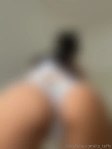 Today i wore my white shorts but without a thong and it makes my pussy