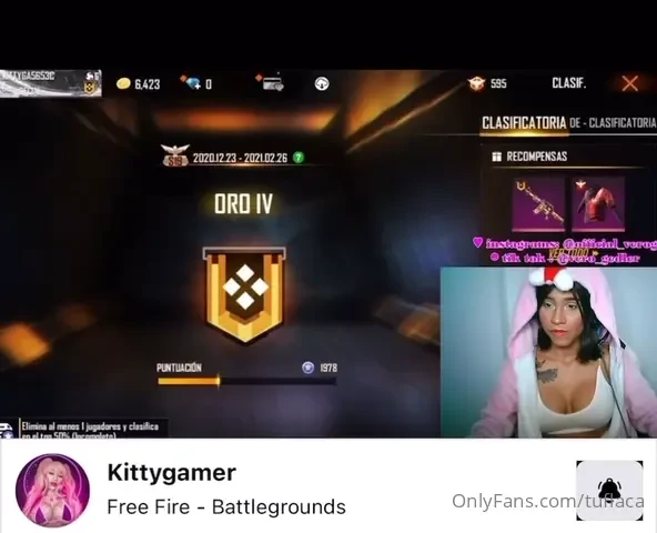 You like video games daddy how about a video playing and masturbating 