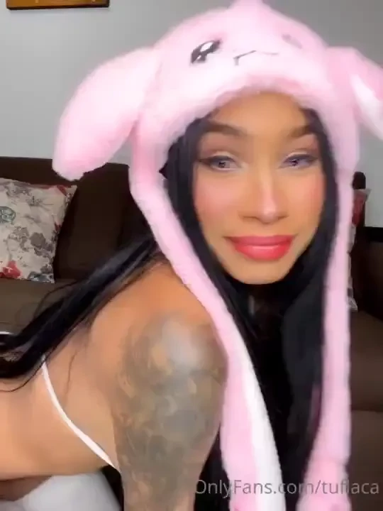 Make me ahegao face i m making video calls now baby send me a dm 