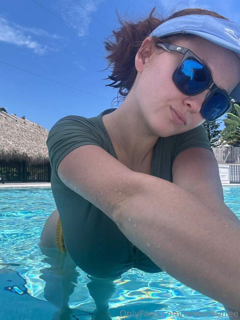 Come fuck me in the pool 