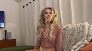 Tinder date turns to threesome tinderhookup with savvysuxx amp