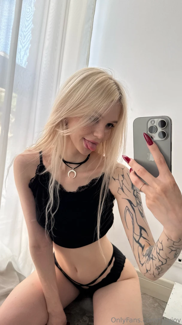 Bite me with your eyes 