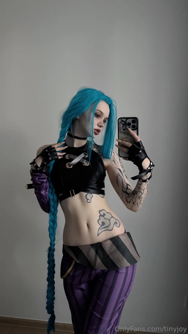 Do you want to see more cosplays write in the comments below this post 