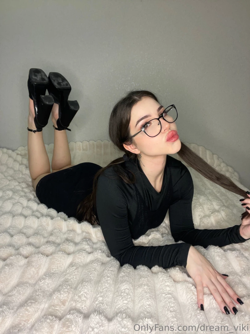 I promise i m even more interesting in person than i am in this photo 