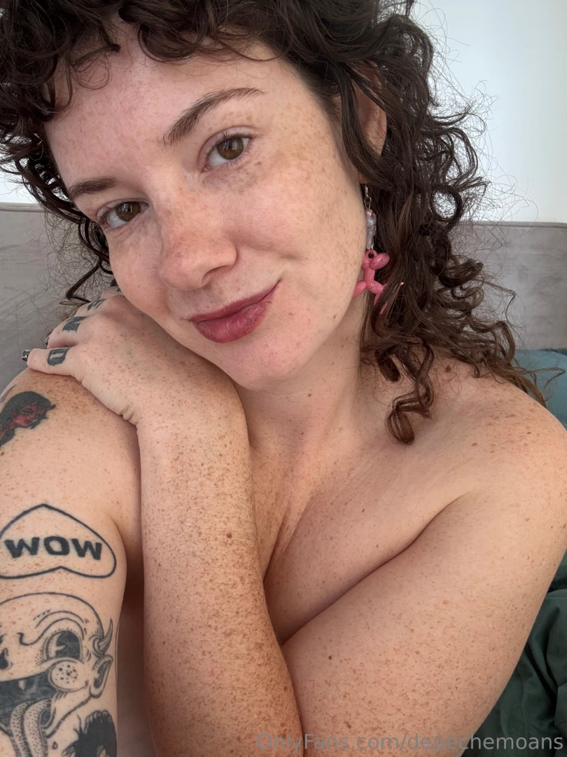 Check your dms i want you to coat my tits with your load 