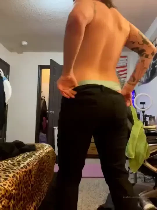 I m just like everyone else i put my pants on by struggling to stuff 