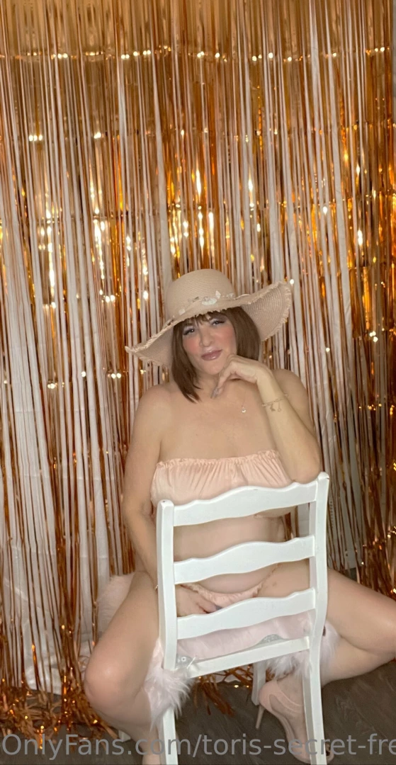 A few pretty in pink pics now let me head to my incall place and take 