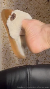 These slippers stink