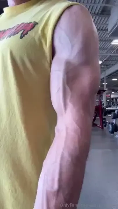 Posing and veins 