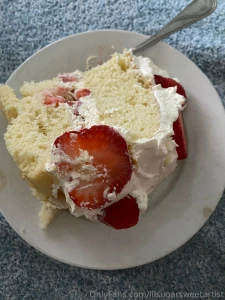 My birthday cake strawberry whipped cream amp vanilla cake part 1