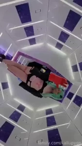 Here s a little backstage from today s set as rebecca ecco un piccolo