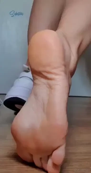 Sunday stretch and sweaty feet i will go live soon would you like that 