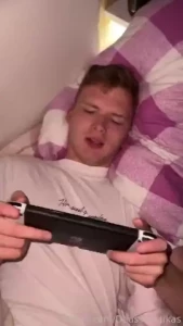 He play nintendo switch and i play with him