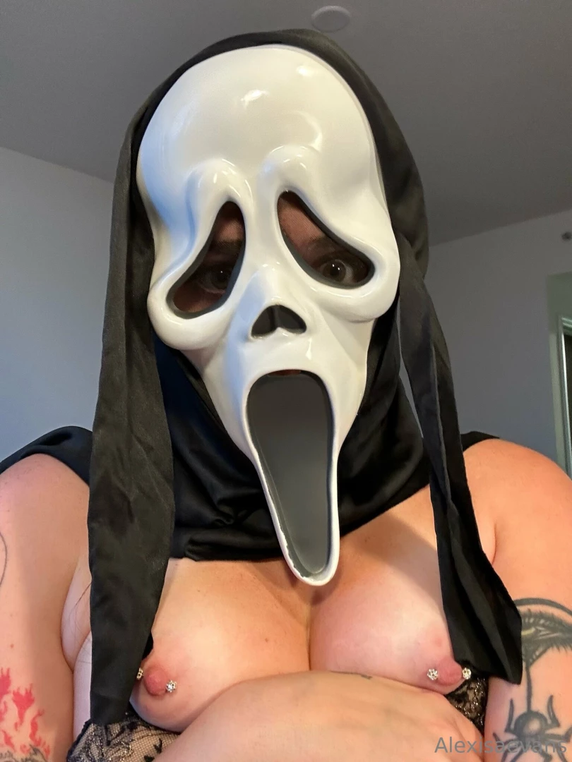 I wanna make a nastyyy video in this mask 