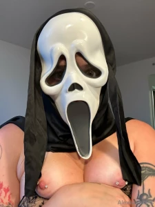 I wanna make a nastyyy video in this mask