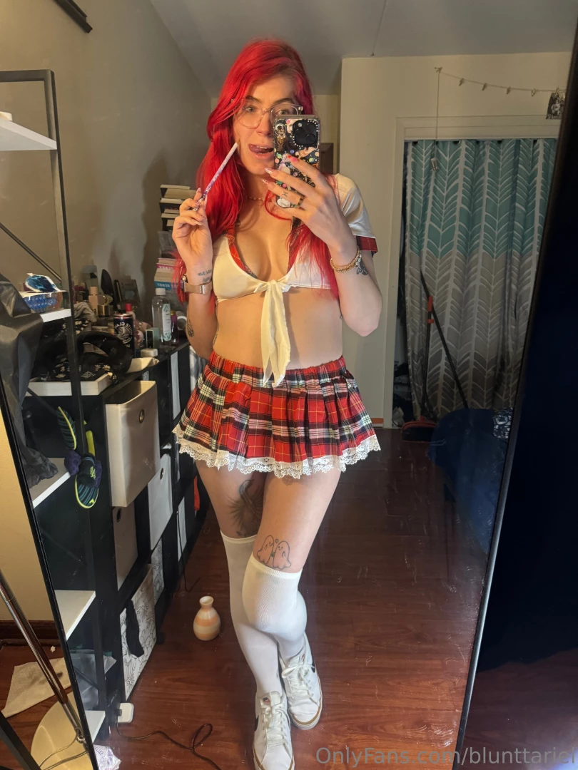 This outfit oh my god need someone to cum in my ass while i wear it 