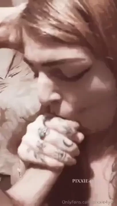 I thoroughly enjoy sucking on this dick i could do it all day 