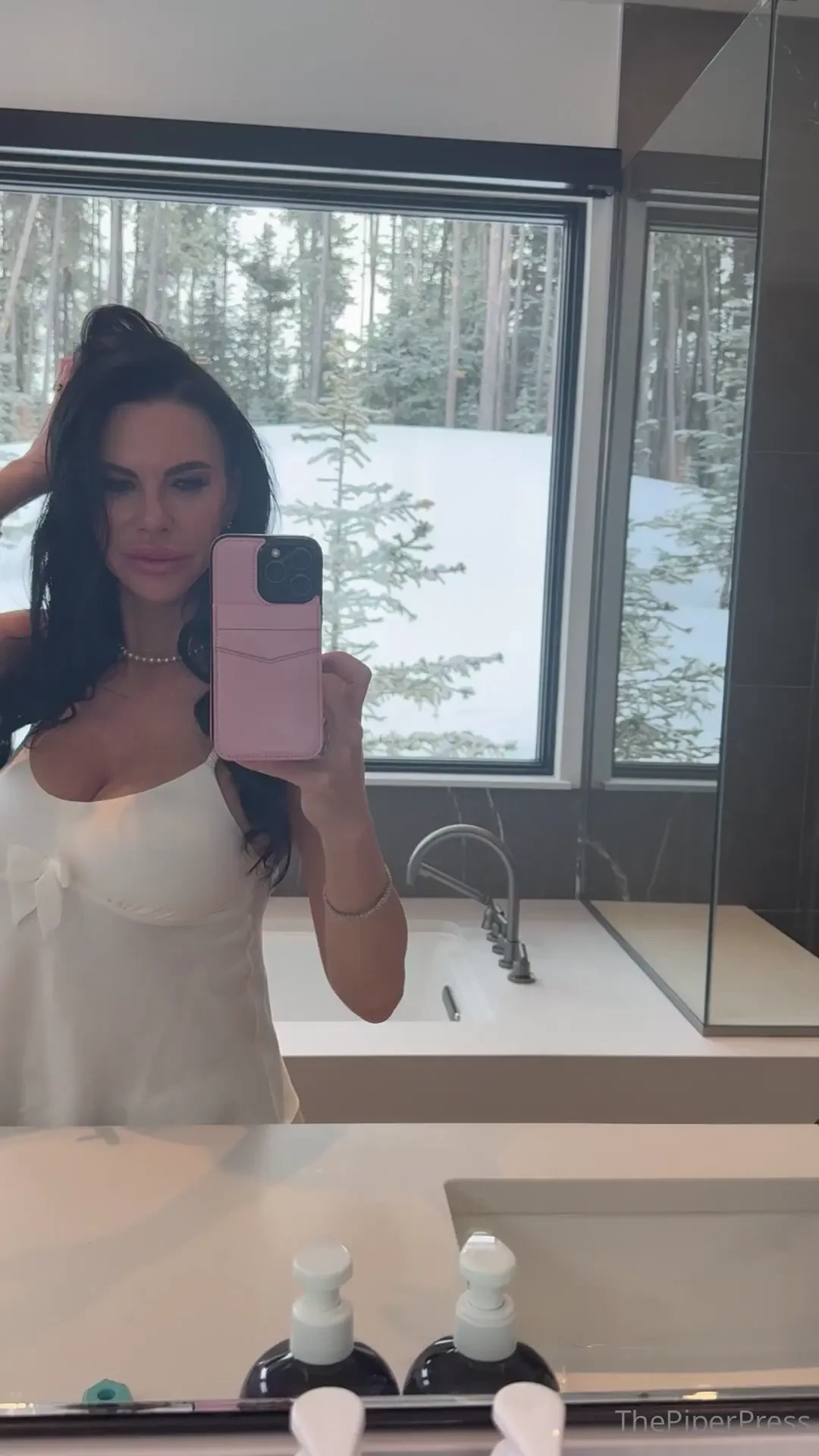 Ima still in the mountain mansion home for the weekend with a good m o 