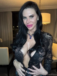 You come to the dr to speak about your sex addiction and find her