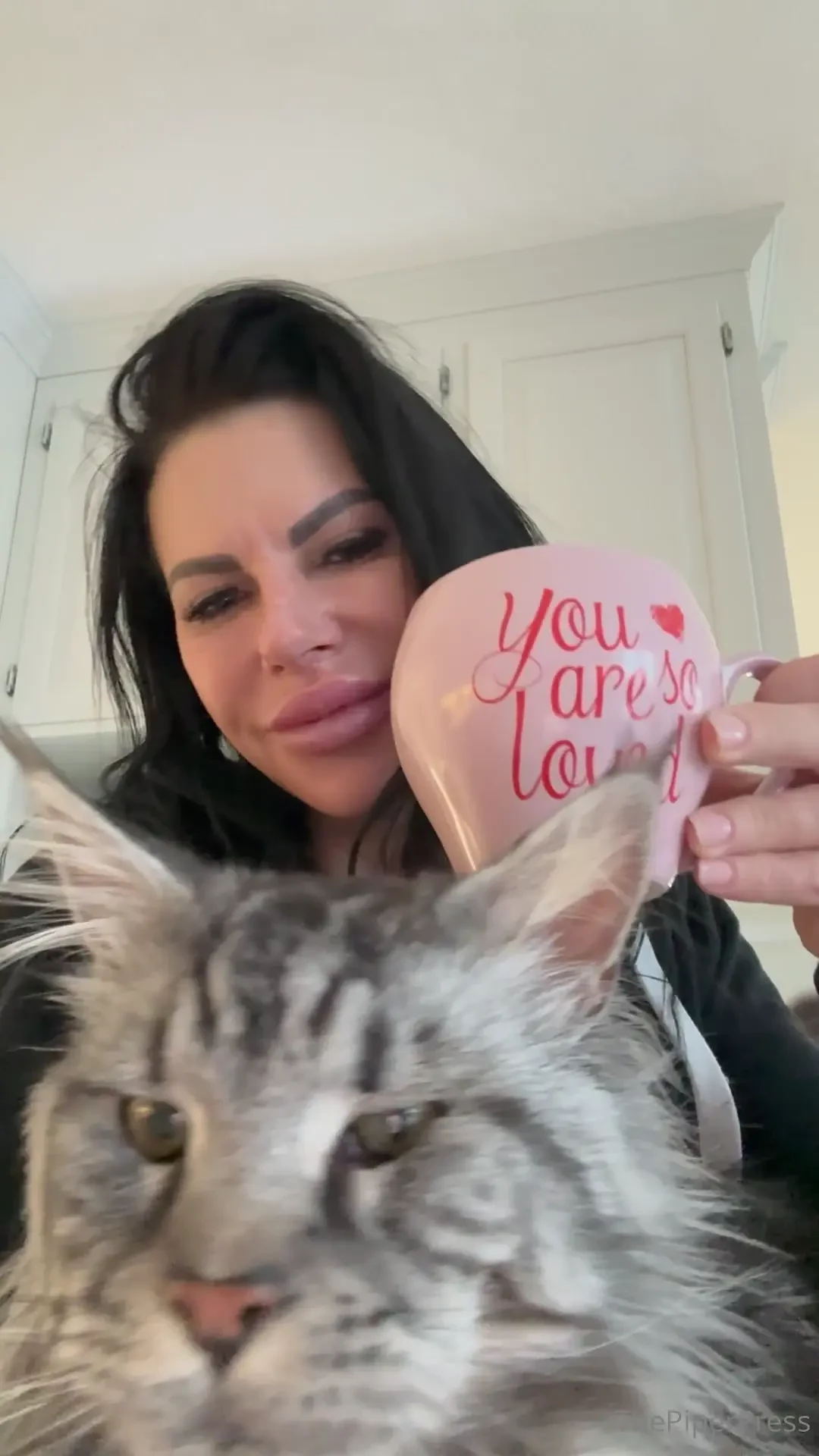 Good morning i you this is my huge male kitty name za 