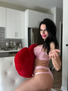 Be my valentine tomorrow is valentine days and i want you to be mine