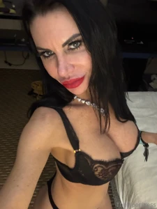 Don t say goodnight just cum say hi waiting for you to message me back