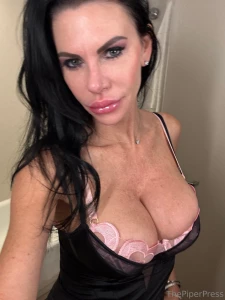 I love you i wanna show you what s under my dress