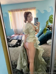 It s quite easy to have a nip slip or a pussy slip in this golden gown part 3