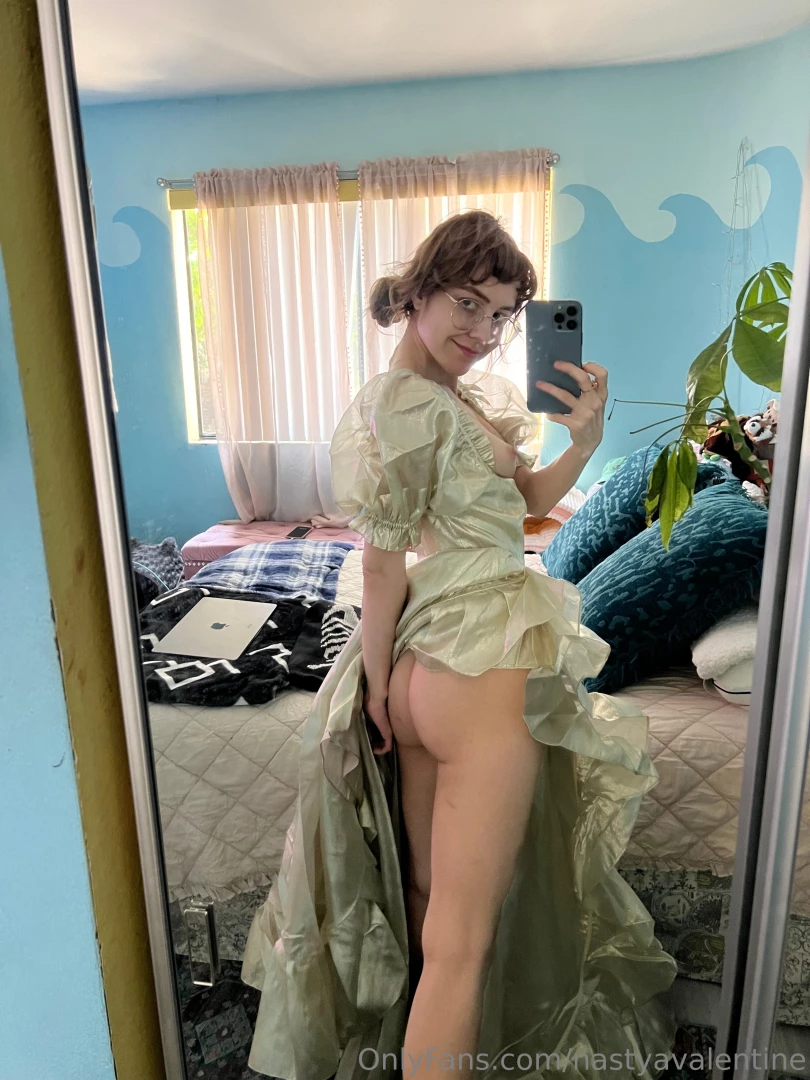 It s quite easy to have a nip slip or a pussy slip in this golden gown part 4 