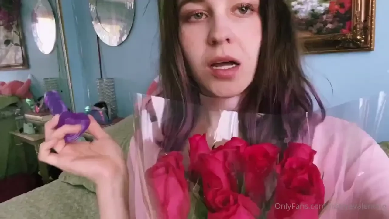 Got this petite jelly dildo as a gift recently and honestly i love it 