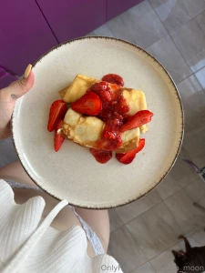 I m making topless pancakes for breakfast today these are delicious part 1