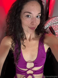 My lips aren t just good at talking wanna see what else they can do