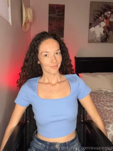 I love the way you look at me now imagine if you could touch