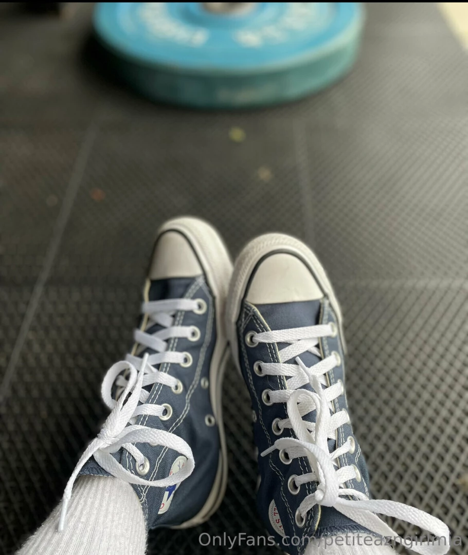 It s leg day converse are my favorite work out shoes 