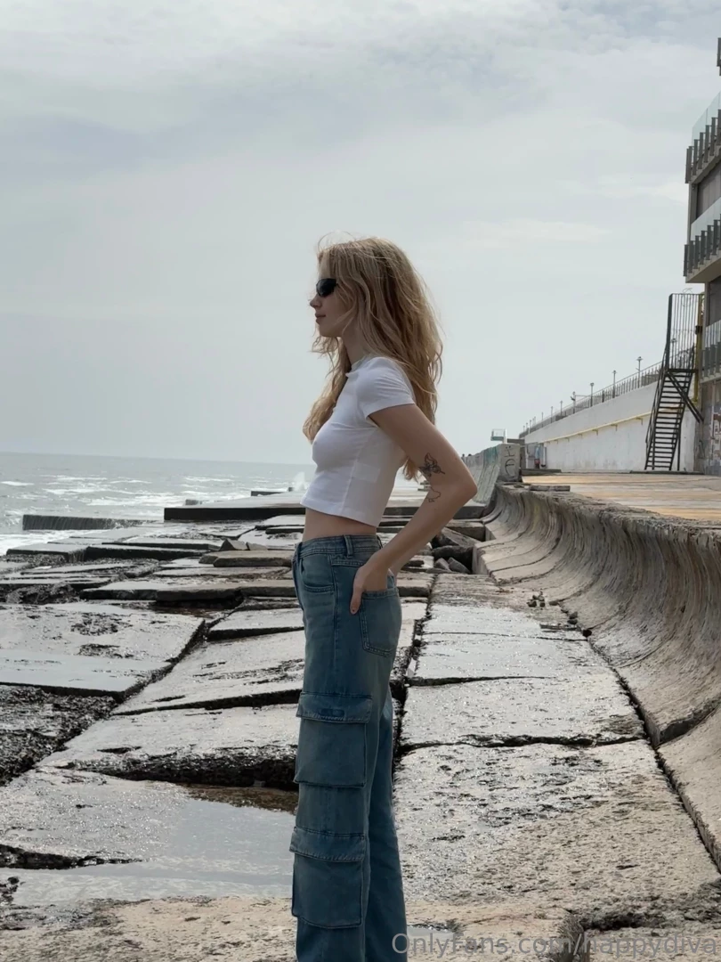 A walk along the promenade allows us to enjoy nature and plunge into 